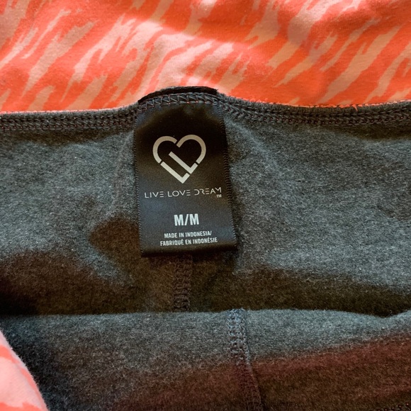 Grey athletic shorts with pink foldable waist band - Picture 5 of 5